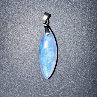 Pendentif poli en Pierre de lune – féminin sacré & développement spirituel