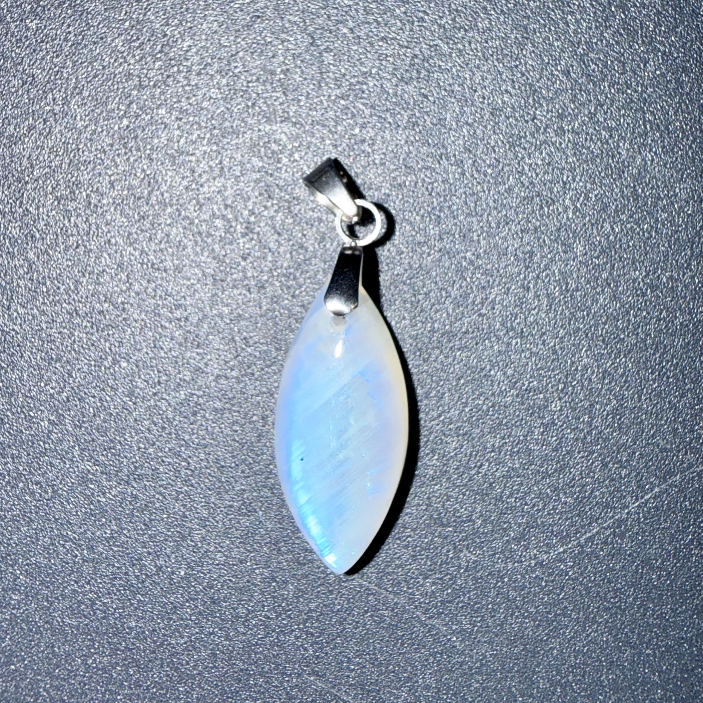 Pendentif poli en Pierre de lune – féminin sacré & développement spirituel