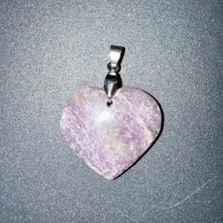 Pendentif poli en Lépidolite claire – paix intérieur & anxiété