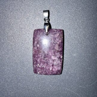 Pendentif poli en Lépidolite – paix intérieur & anxiété