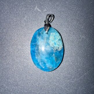 Pendentif poli en Apatite – confiance & communication