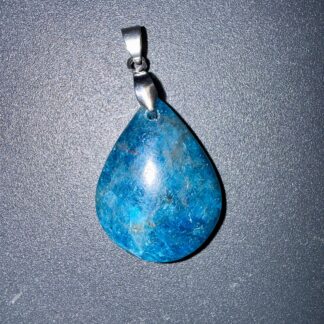 Pendentif poli en Apatite – confiance & communication
