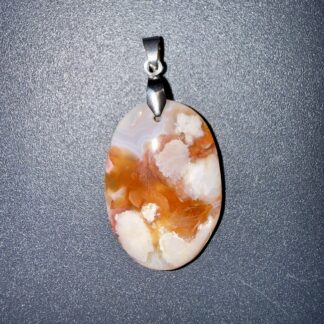 Pendentif poli en Agate fleur de cerisier – renouveau & abondance