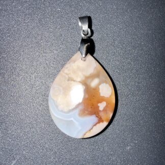Pendentif poli en Agate fleur de cerisier – renouveau & abondance