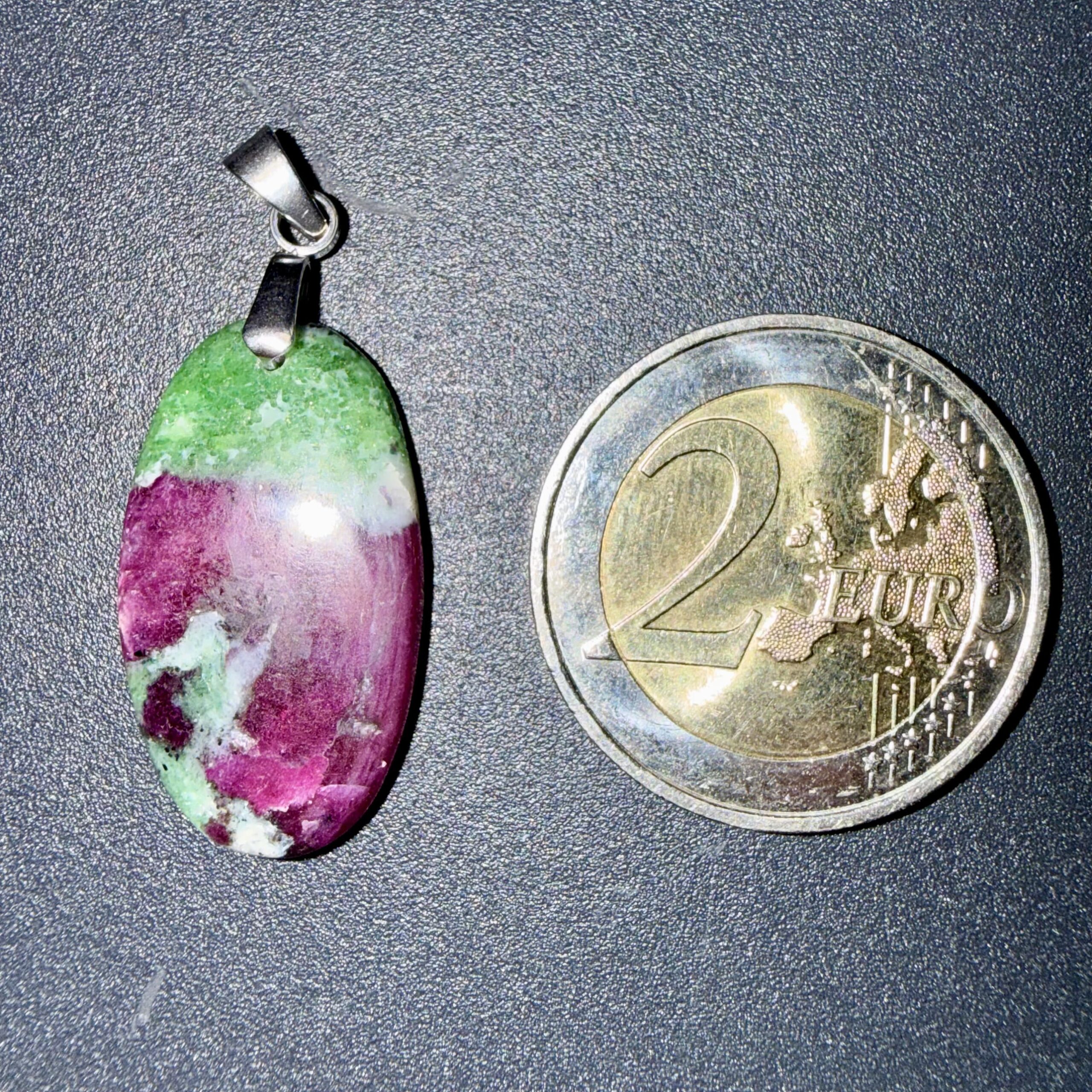 Pendentif poli en Rubis zoïsite – énergie vitale & créativité – Image 2