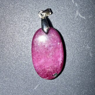 Pendentif poli en Rubis – vitalité & passion