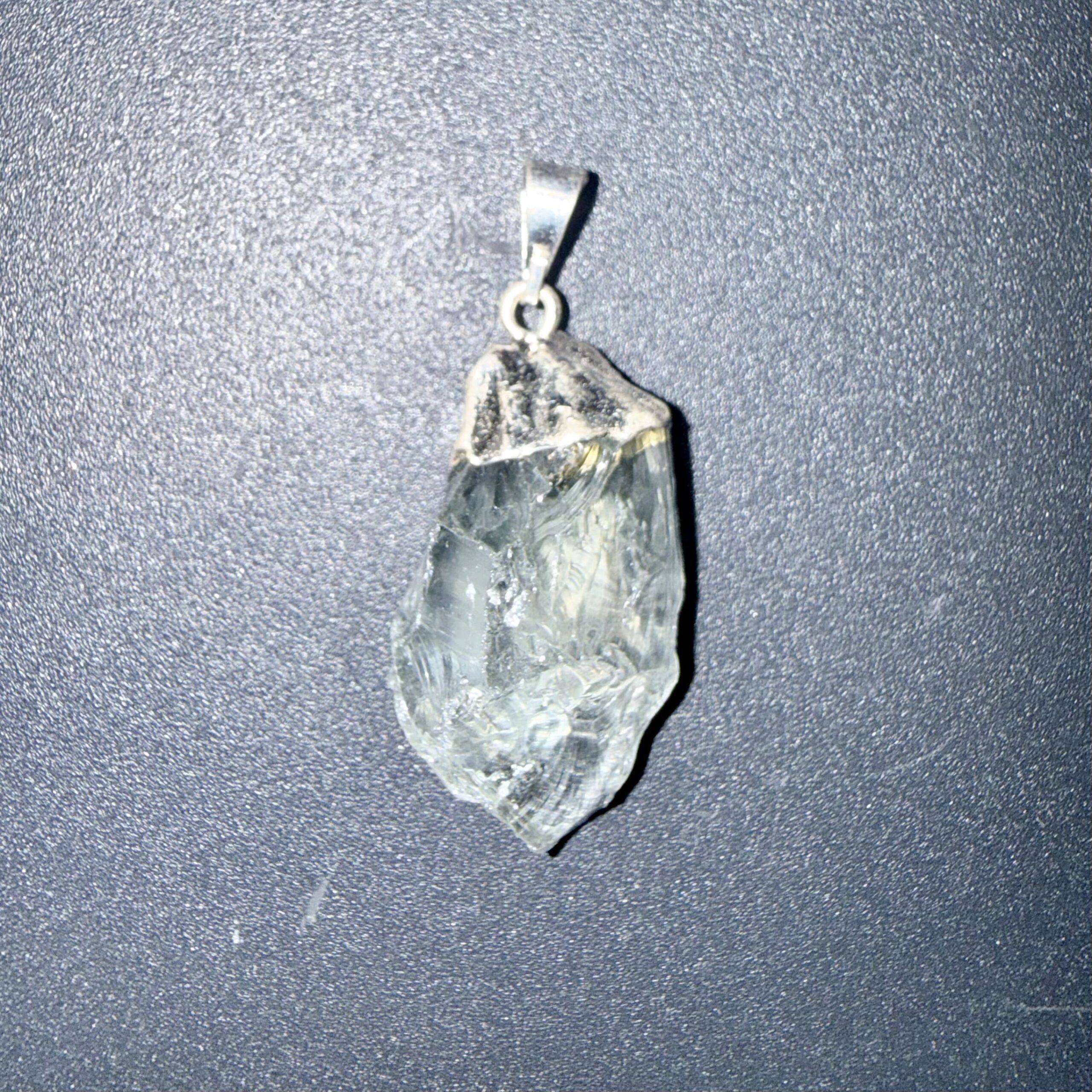 Pendentif brut en Prasiolite – optimisme & amour