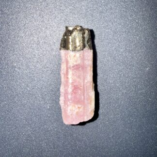 Pendentif brut en Tourmaline rose – amour & renouveau
