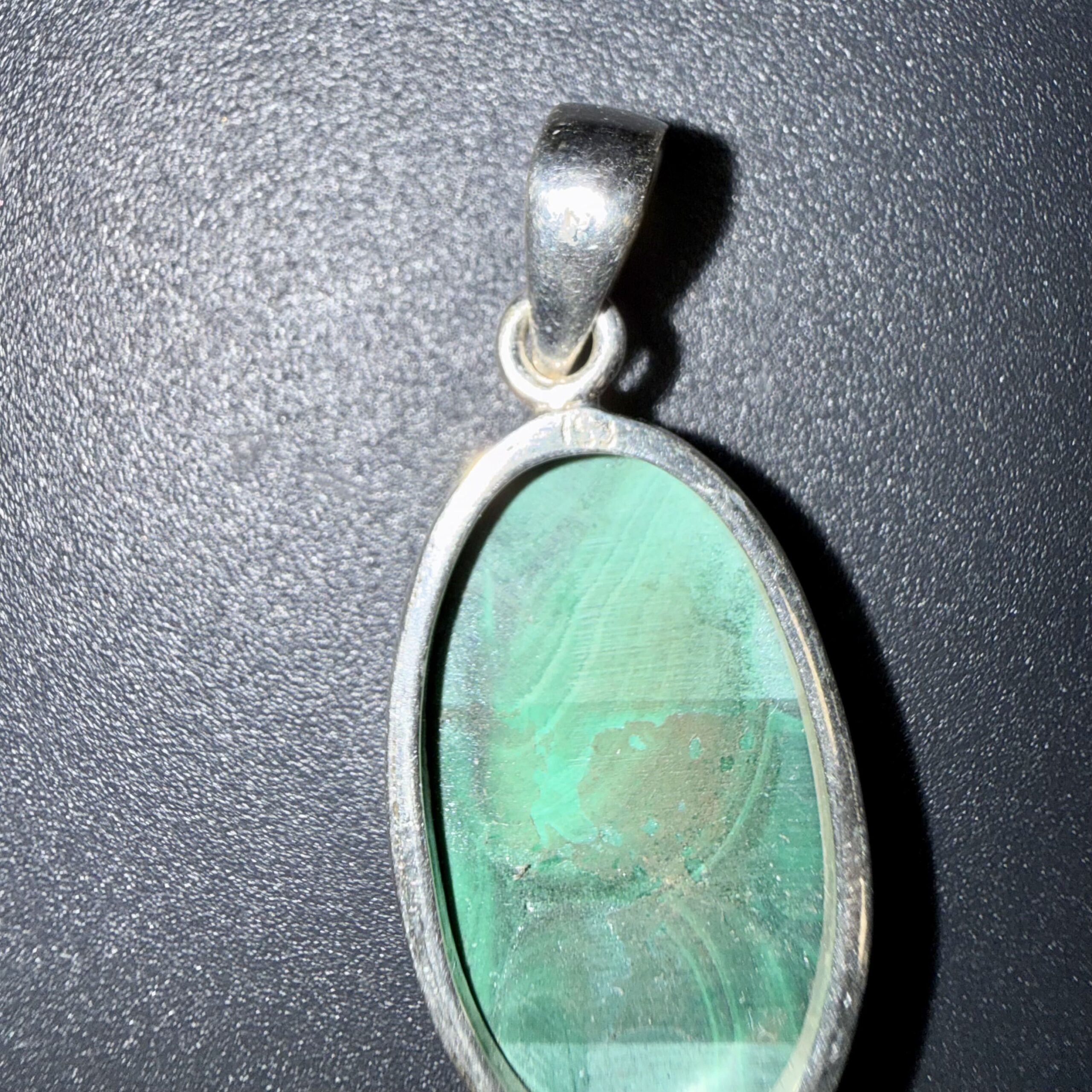 Pendentif en Malachite serti argent 925 – douleur & apaisement – Image 3