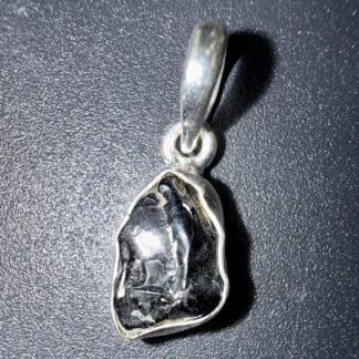 Pendentif en Spinelle noire serti argent 925 – purifie l'aura & protection