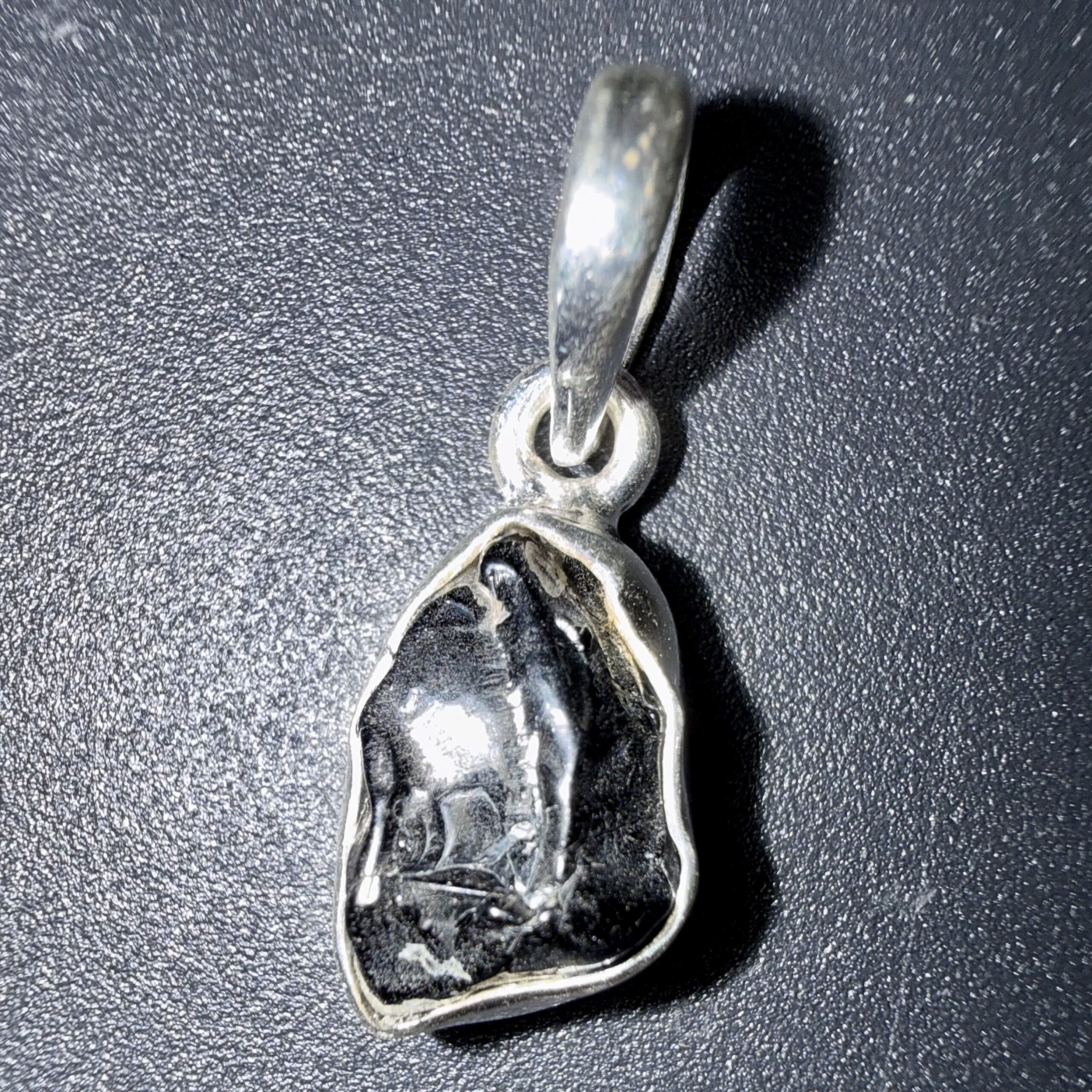 Pendentif en Spinelle noire serti argent 925 – purifie l'aura & protection