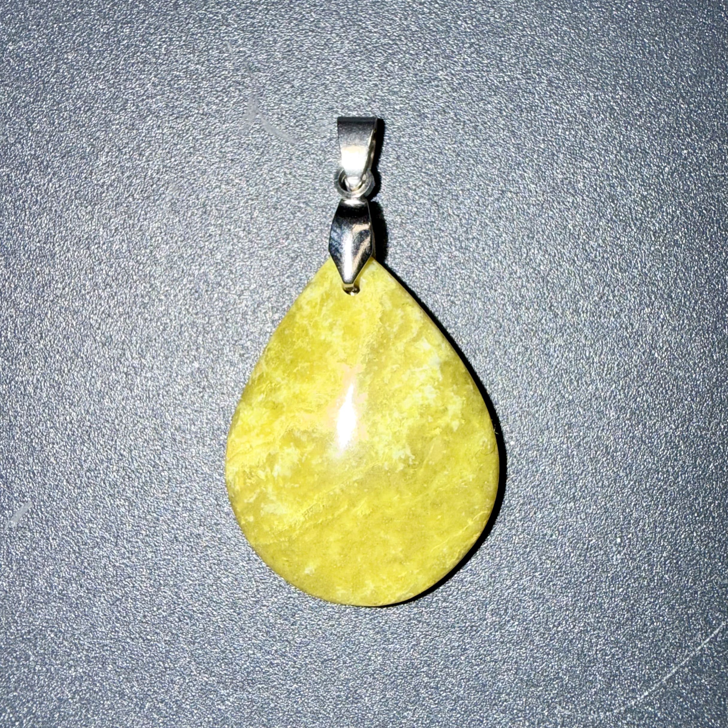 Pendentif poli en Opale verte – apaisement & blessures affectives