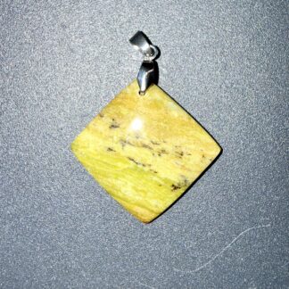 Pendentif poli en Opale verte – apaisement & blessures affectives