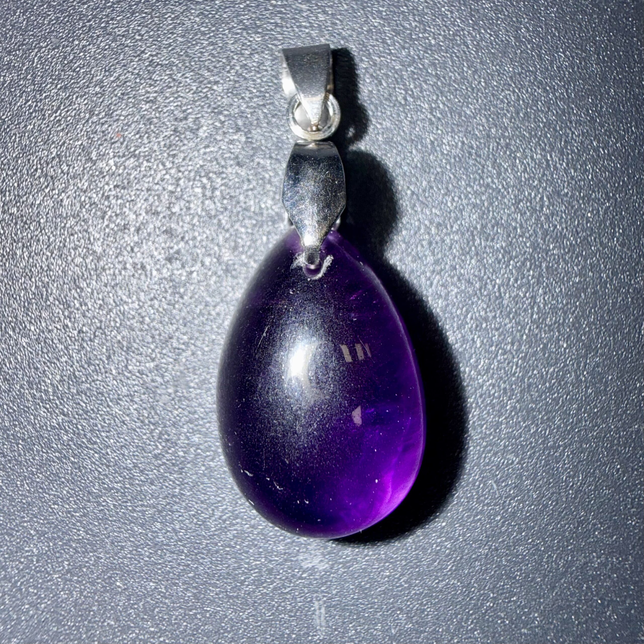 Pendentif poli en Améthyste – apaisement & éveil spirituel
