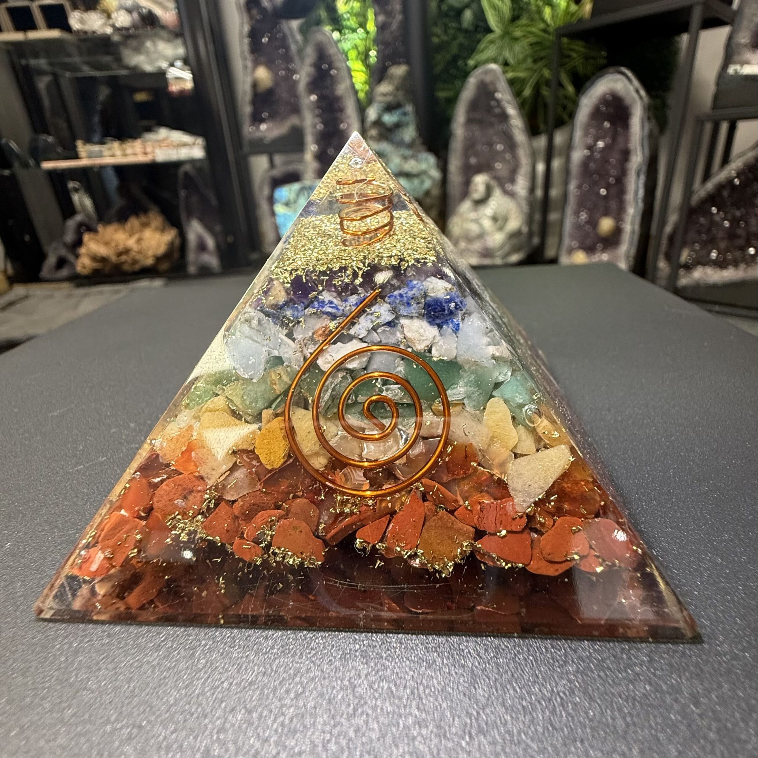 Orgonite pyramide 7 chakras