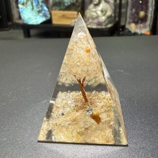 ORGONITE PYRAMIDE ARBRE DE VIE