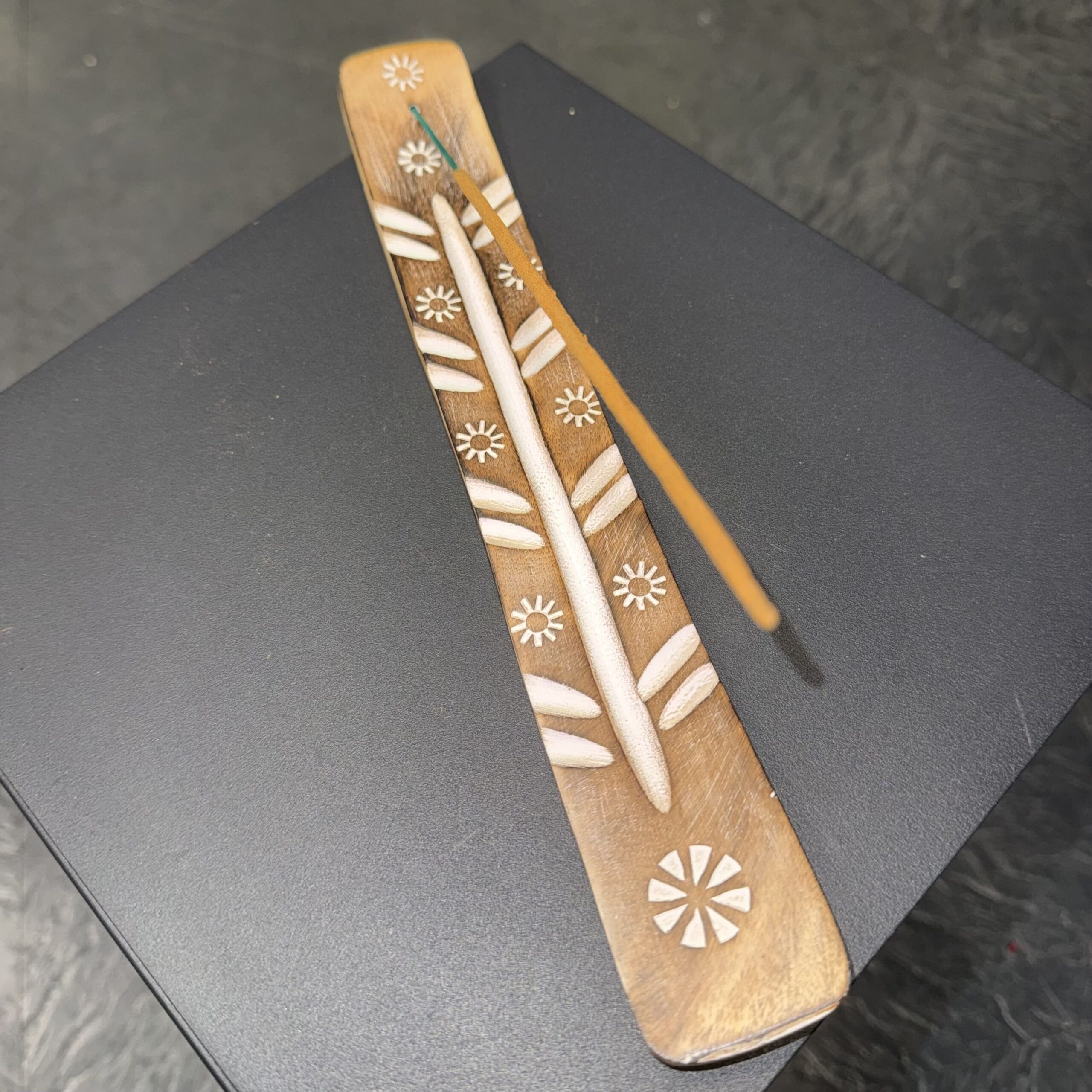 Porte-encens bois motif feuille & fleurs