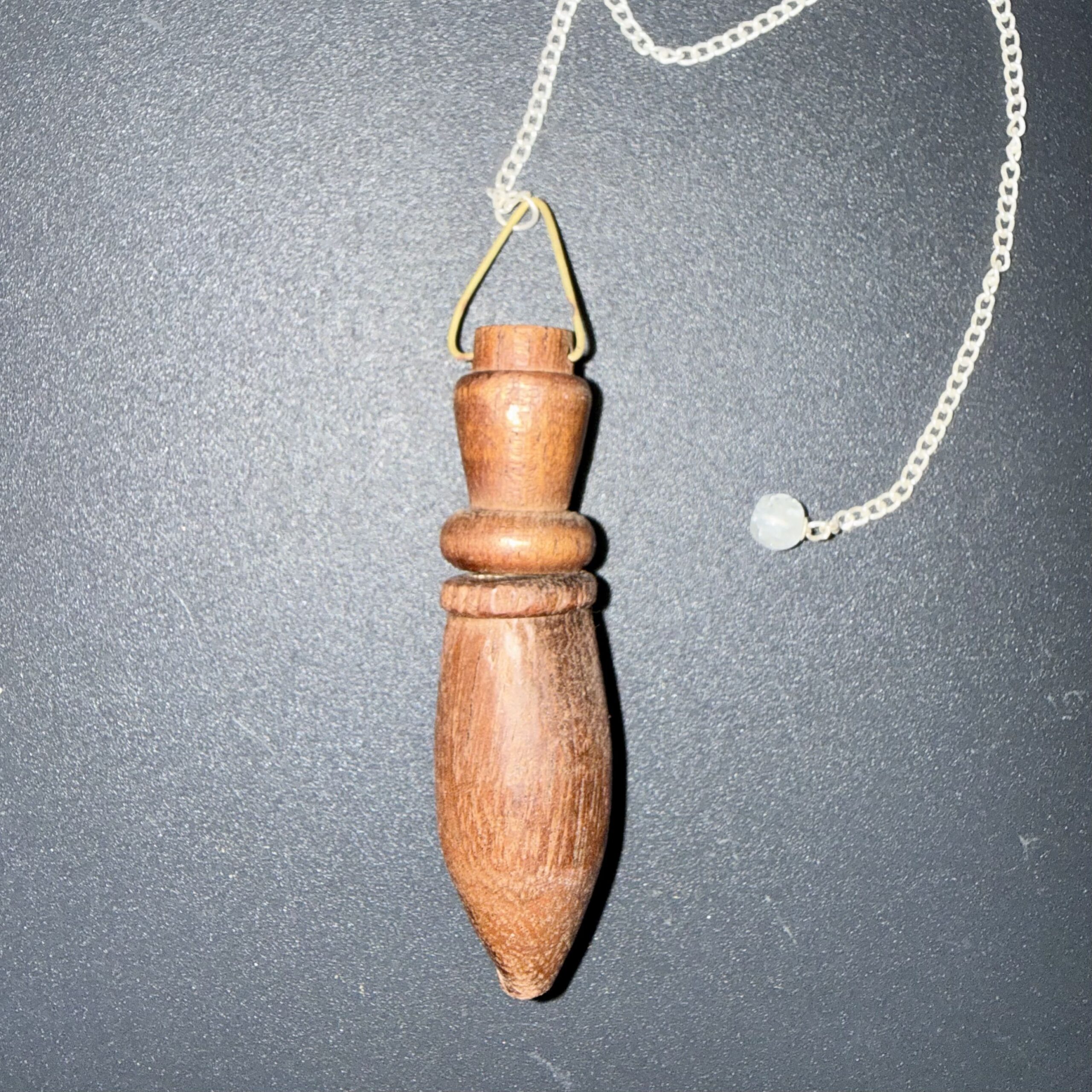 Pendule de thot en bois naturel