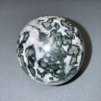 Sphère en jaspe gabbro naturelle – 60 mm – 300 g