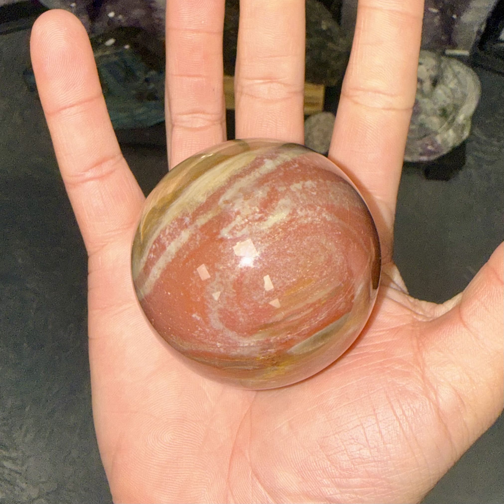 Sphère en bois fossilisé/pétrifié naturelle – 60 mm – 270 g – Image 2