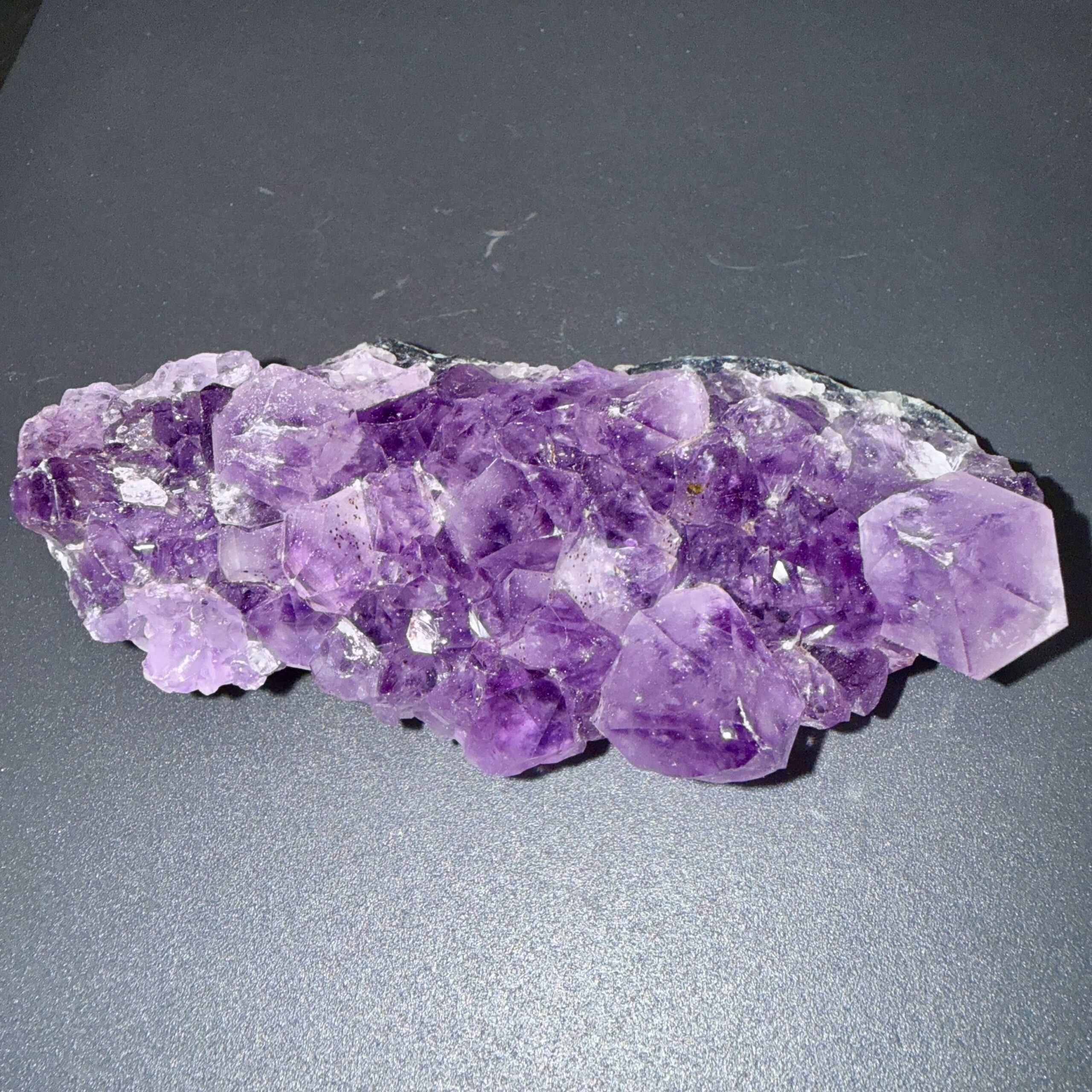 Petite druse d’améthyste naturelle – 12 cm – 310 g