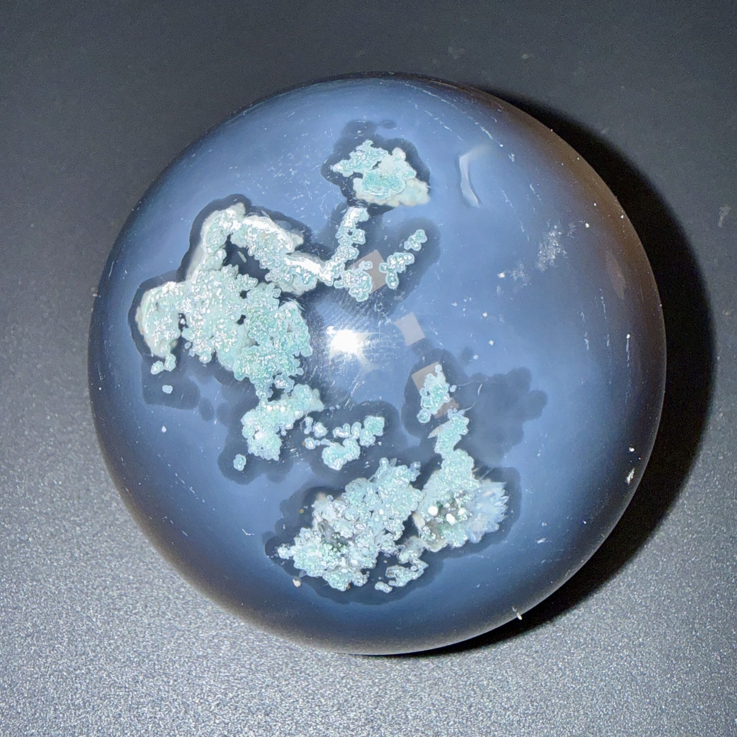 Sphère en agate naturelle – 80 mm – 490 g – Image 2