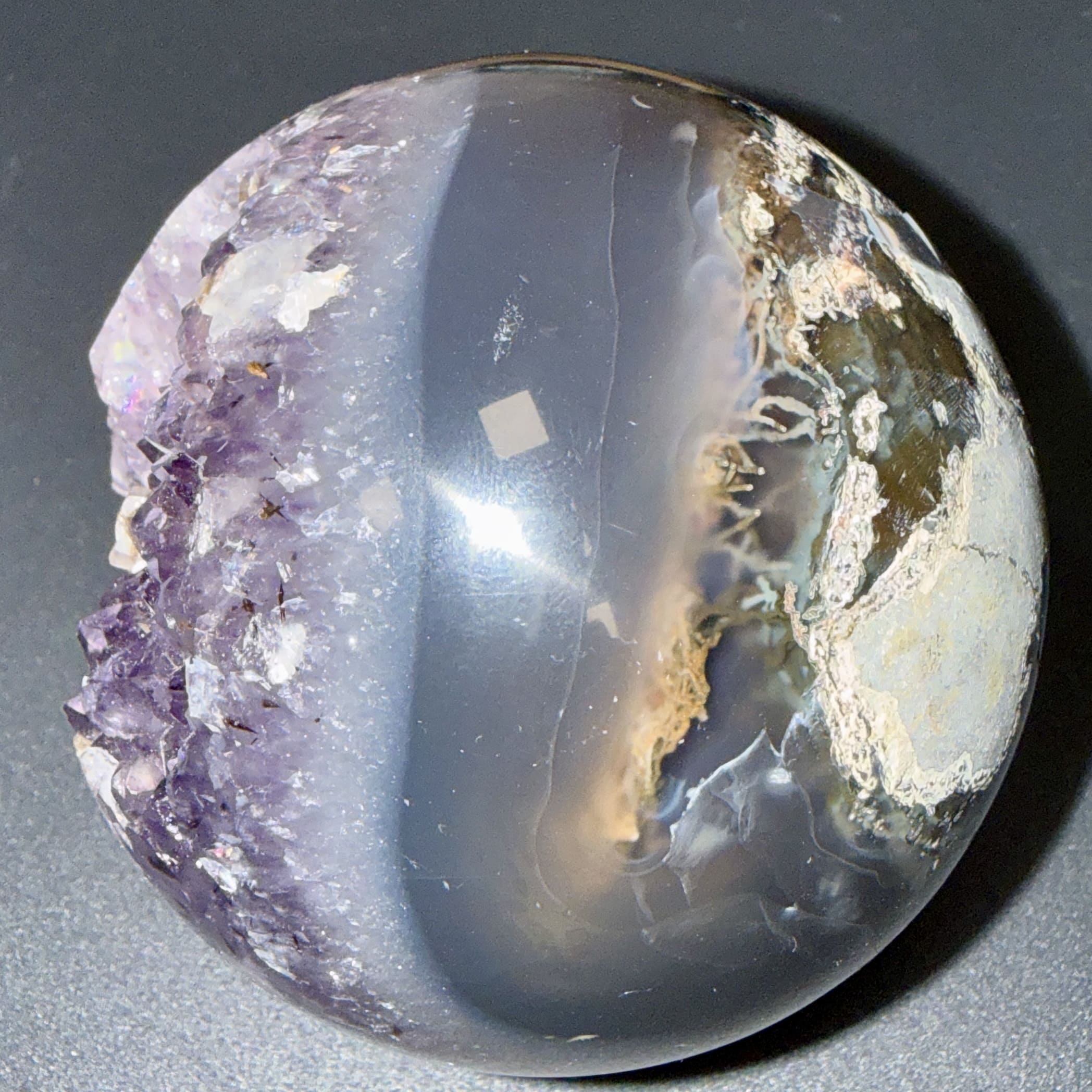 Sphère en améthyste naturelle – 80 mm – 600 g – Image 2