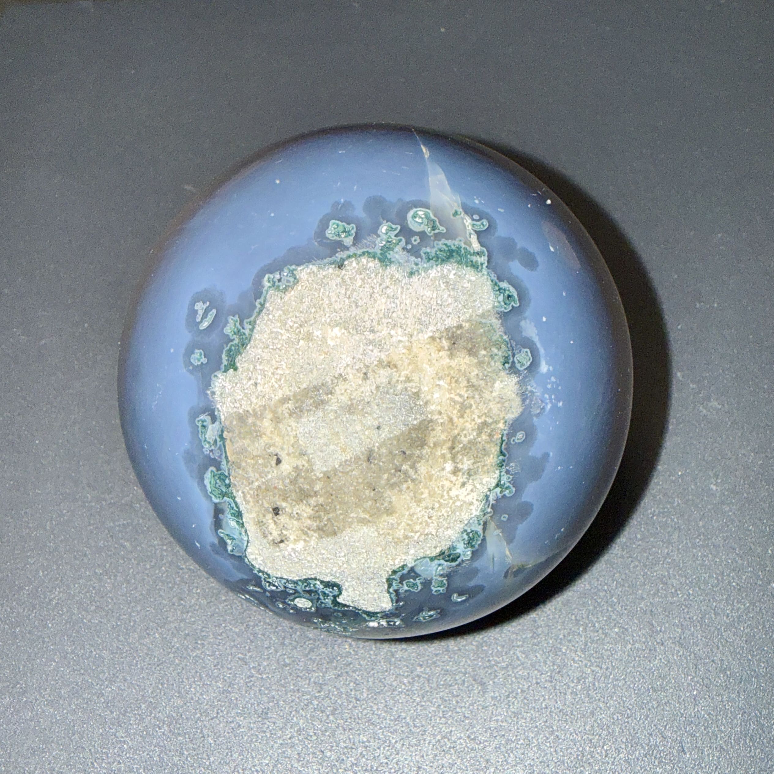 Sphère en agate & quartz naturelle – 80 mm – 550 g – Image 2