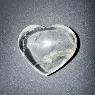 Cœur en cristal de roche naturelle poli