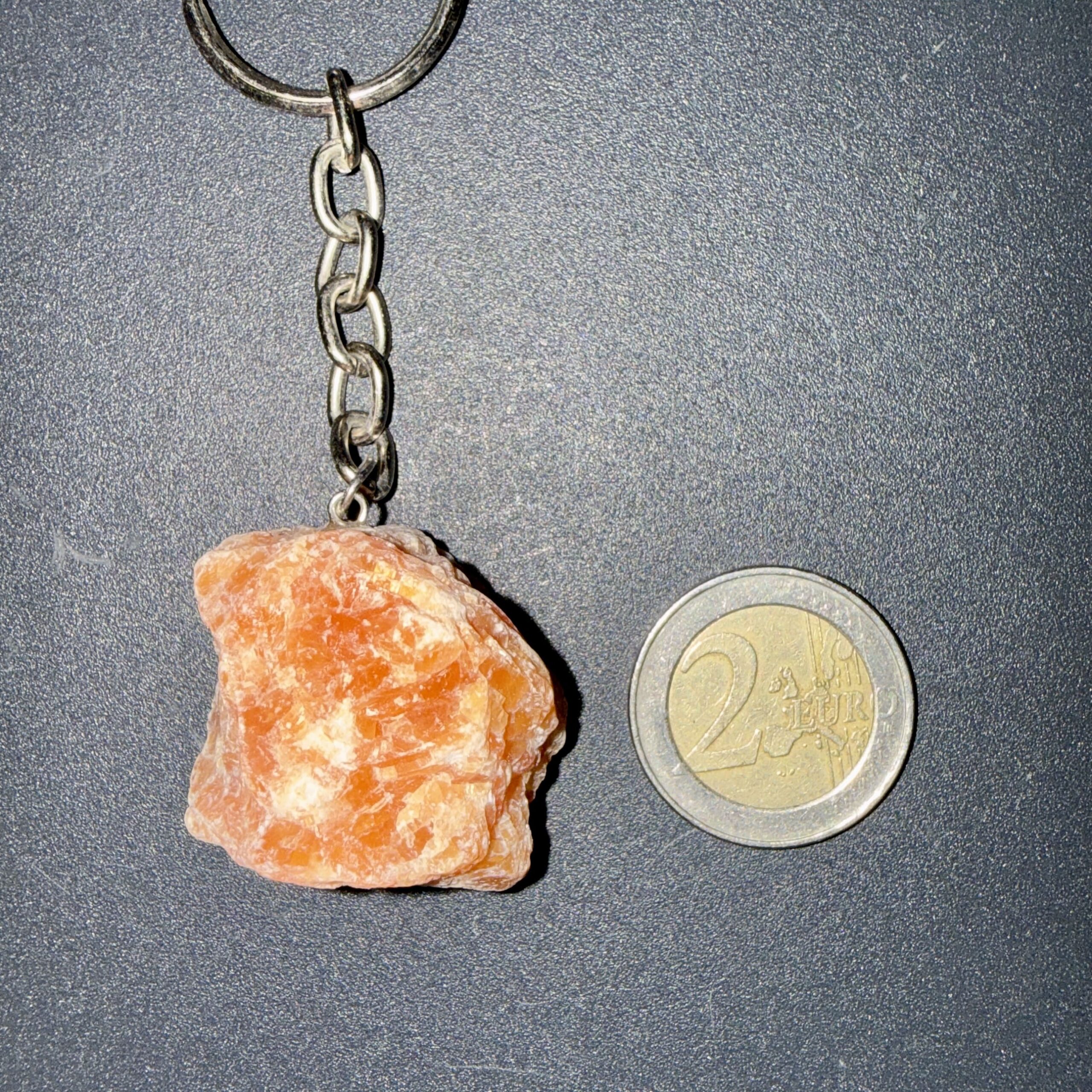 Porte-clés en calcite orange naturelle brute – Image 2