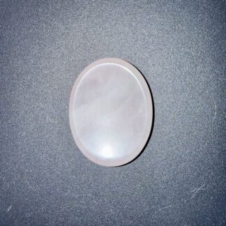 Pierre de pouce en quartz rose naturel poli