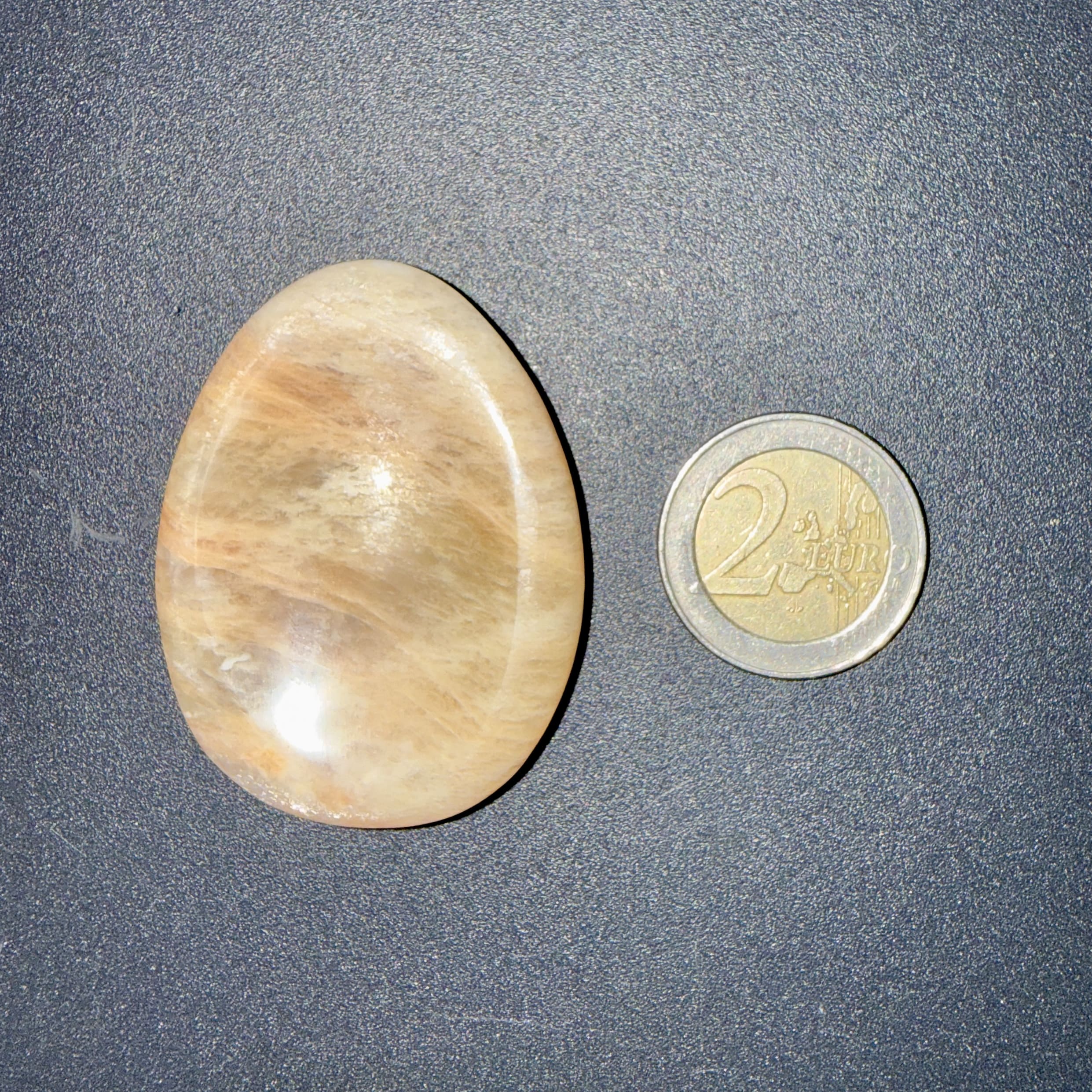 Pierre de pouce en pierre de lune beige naturel poli – Image 2