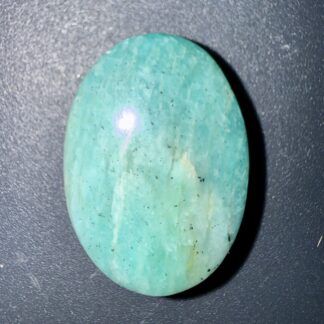 Galet poli en amazonite naturelle