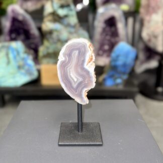 Tranche d’agate naturelle sur socle