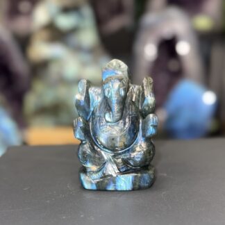 Ganesh en labradorite poli – 270 g – 9 x 5 cm