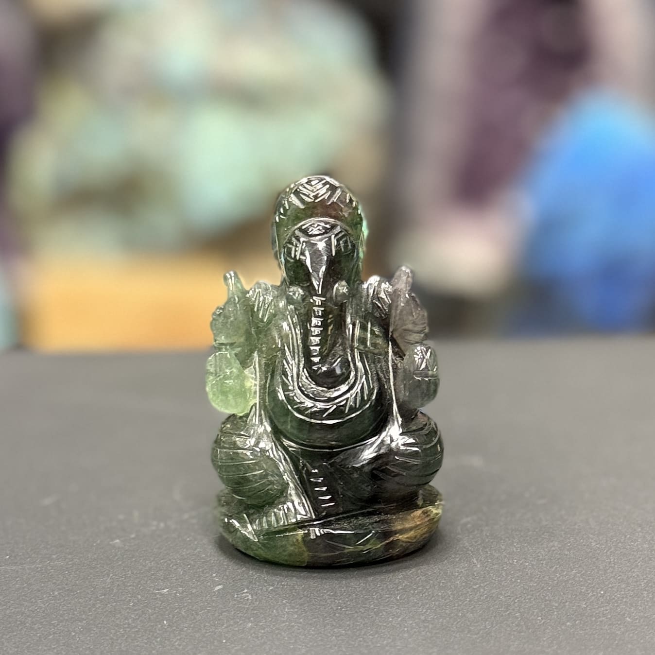Ganesh en fluorite poli – 200 g – 8 x 5 cm