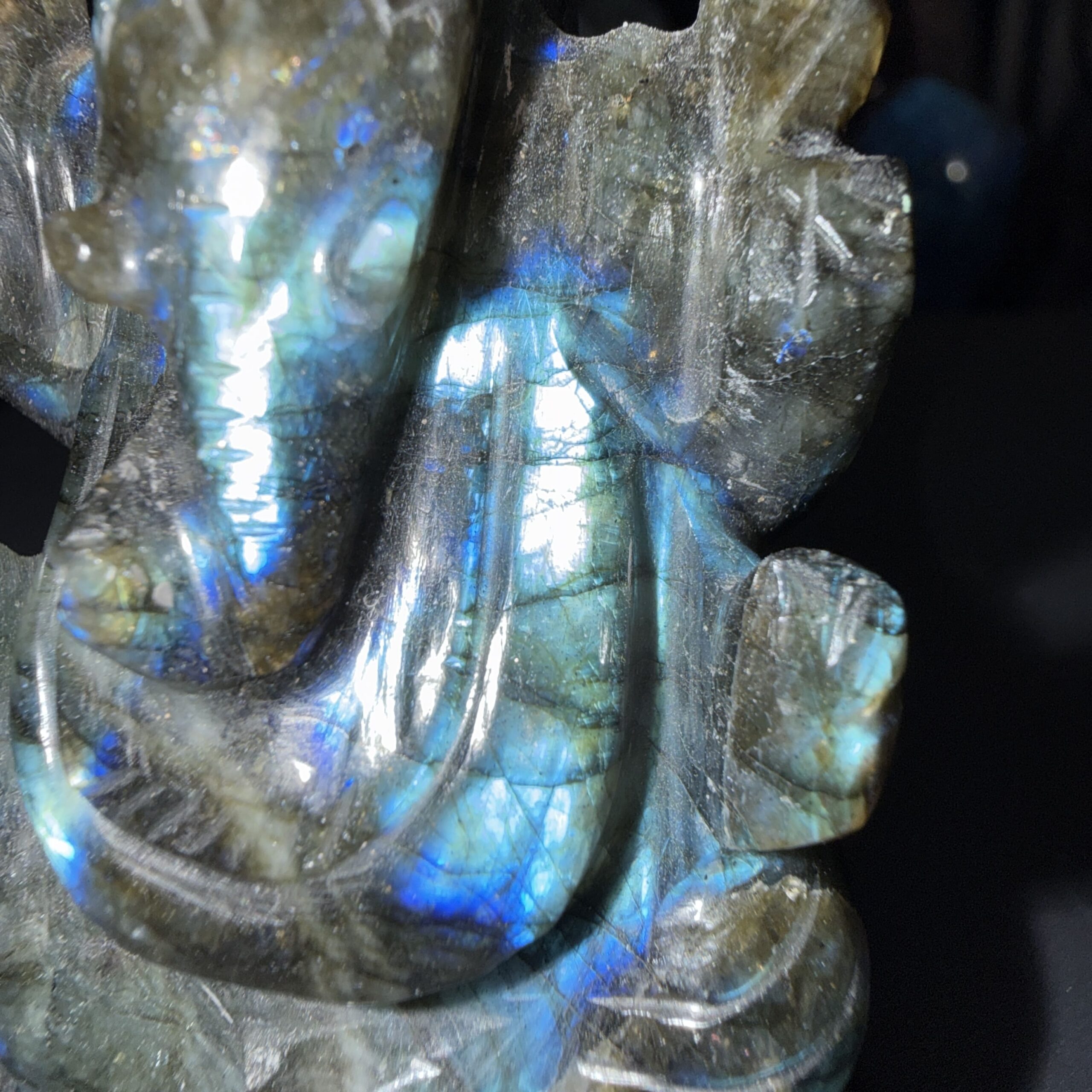 Ganesh en labradorite poli – 125 g – 8 x 5 cm – Image 3