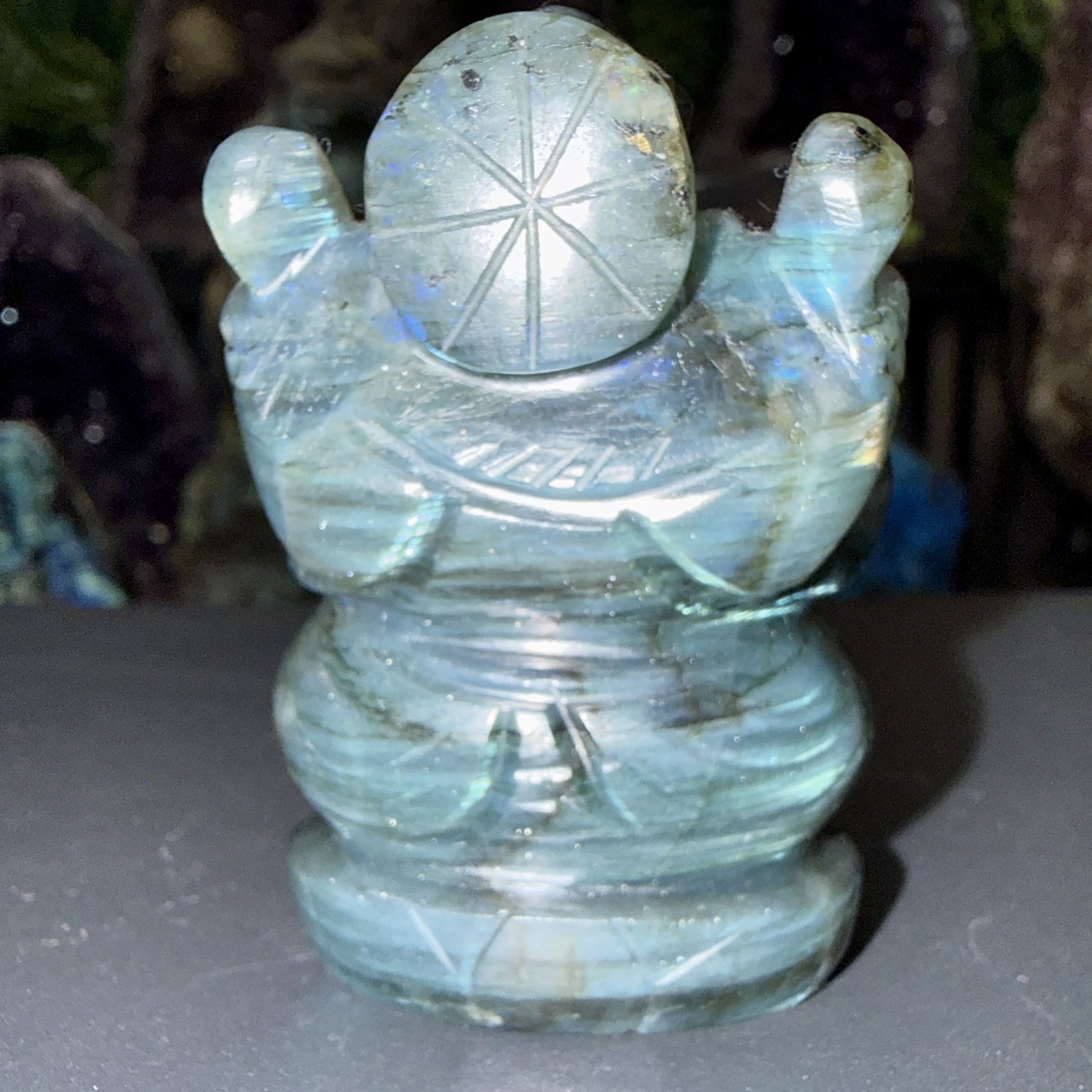 Ganesh en labradorite poli – 115 g – 6 x 4 cm – Image 3