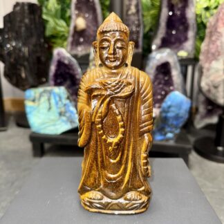 Buddha en oeil de tigre polie – 900 g – 20 x 8 cm