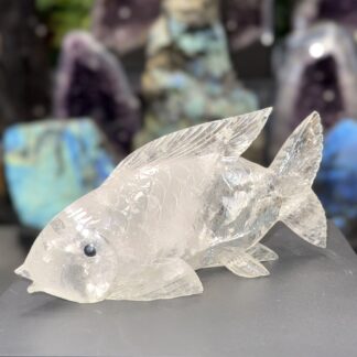 Poisson d’exception en cristal de roche polie – 900 g – 20 x 10 cm