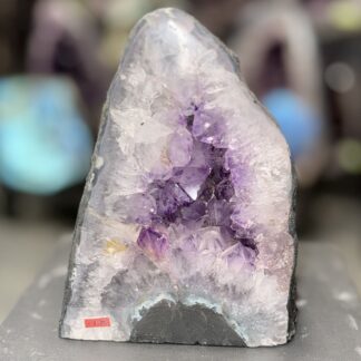 Géode d’améthyste naturelle 18 x 13 x 12 cm – 2,7 kg