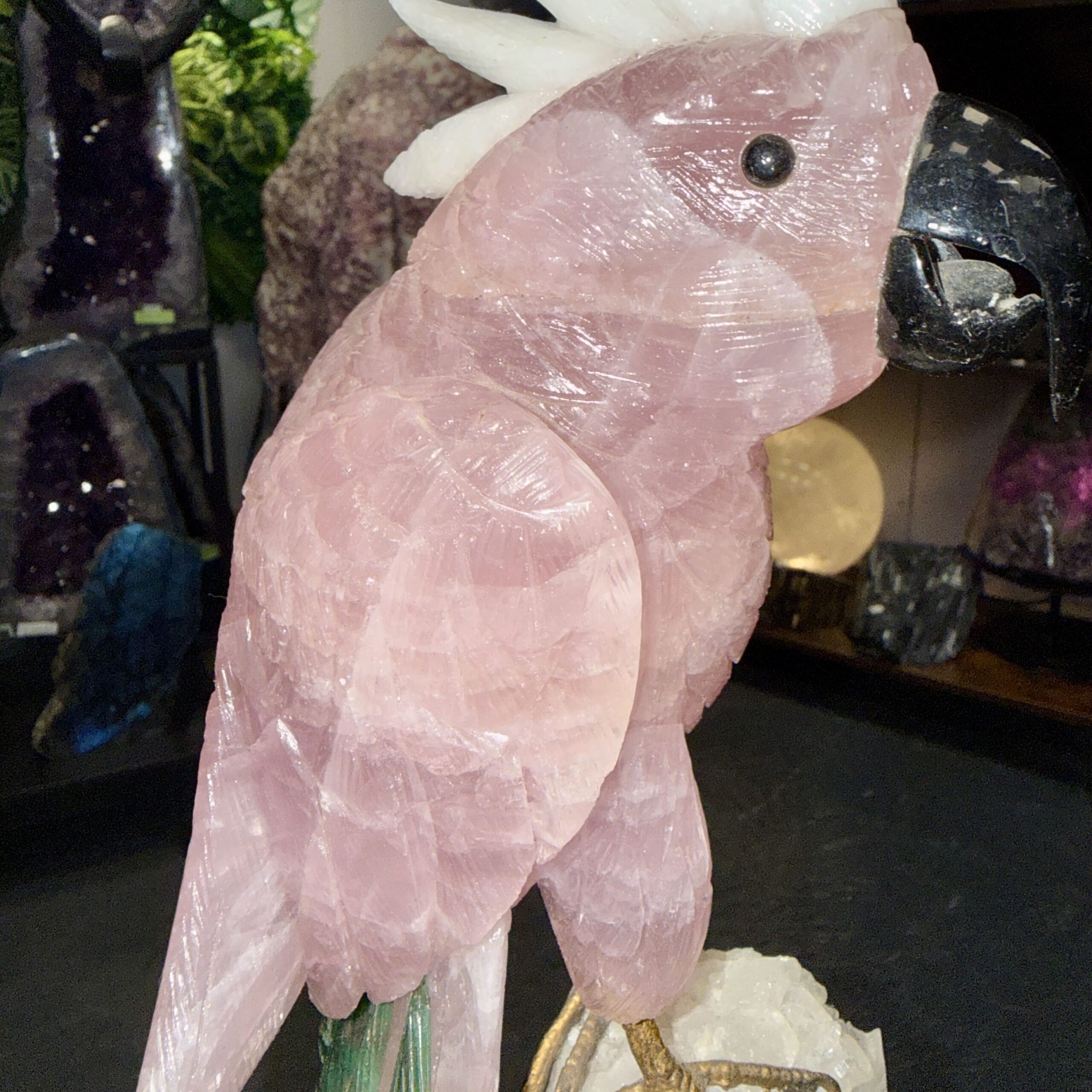 Cacatoès en quartz rose sur base cristal – Pièce exclusive – Image 3
