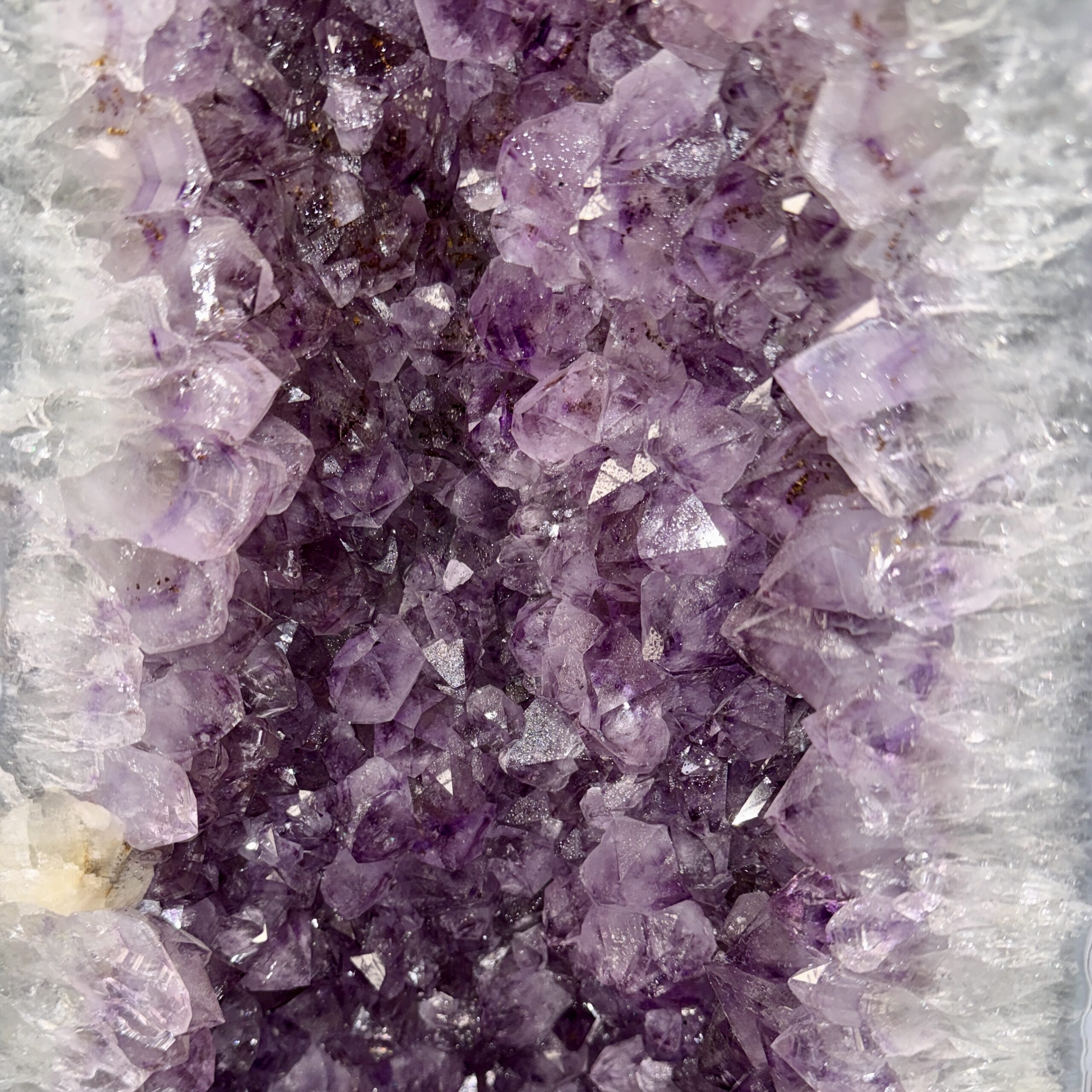 Géode d’améthyste naturelle – 57 x 24 x 15 cm - 24 kg – Image 2