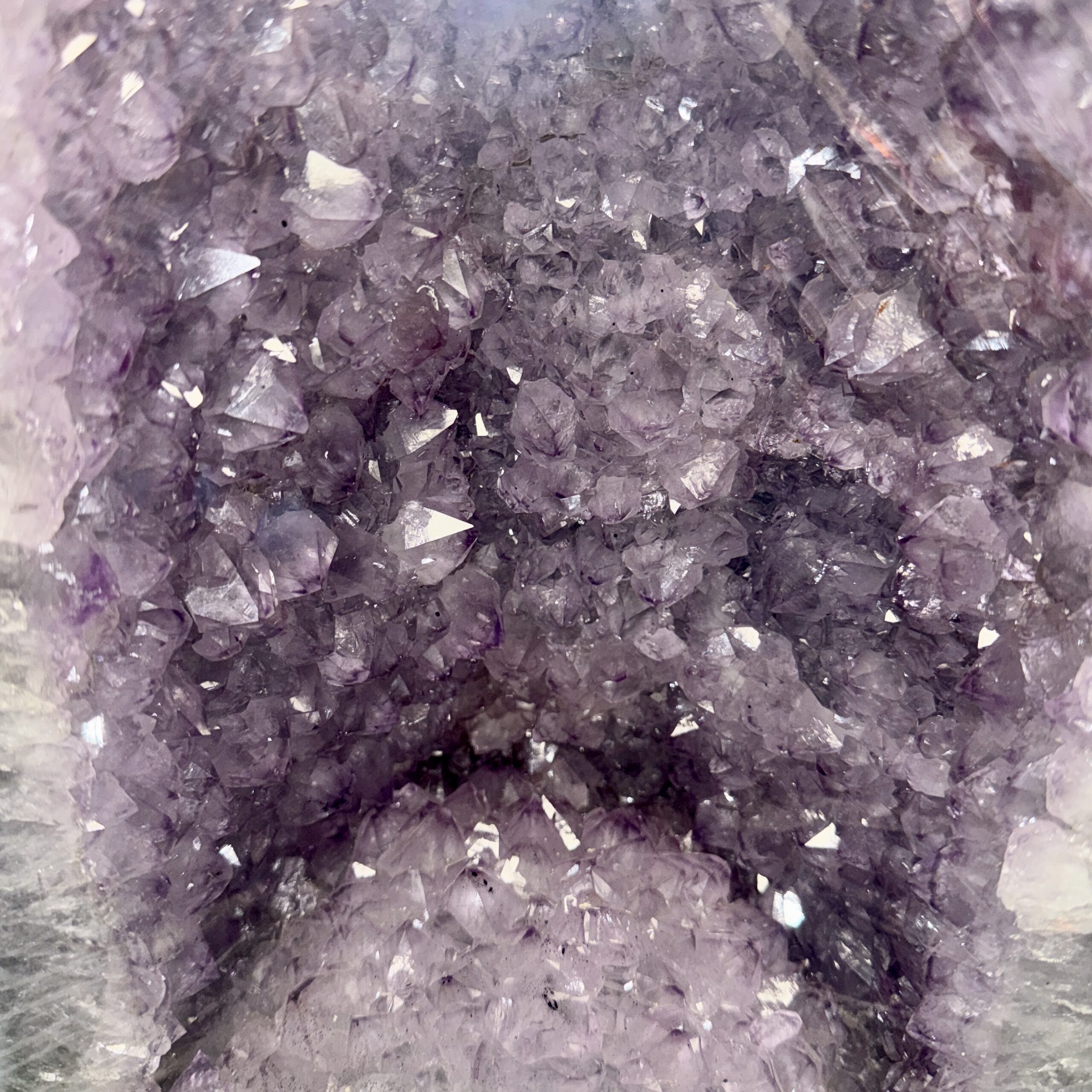 Géode d’améthyste naturelle – 42 x 23 x 15 cm - 17 kg – Image 2