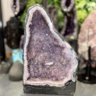 Géode d’améthyste naturelle – 35 x 23 x 13 cm - 8 kg