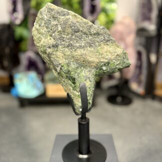 Diopside brute de collection – 46 x 30 x 6 cm – 8,5 kg