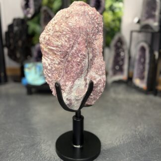 Tourmaline rose d’exception sur socle 80 x 30 x 30 cm – 47 kg