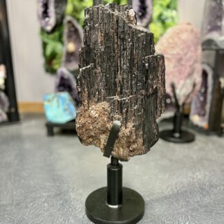 Tourmaline rose d’exception sur socle 75 x 30 x 20 cm – 41 kg